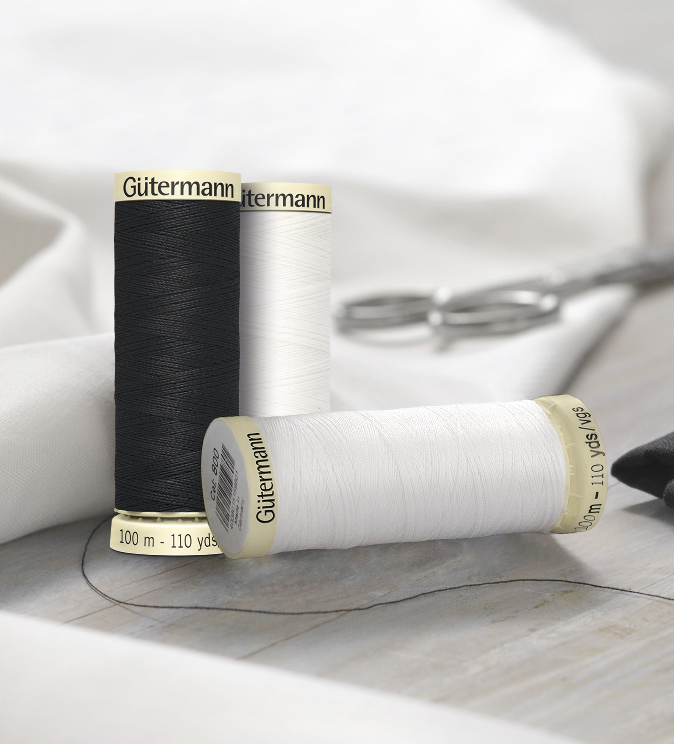 Gutermann Cotton Sew-All Thread Set - 7 Spools Black & White