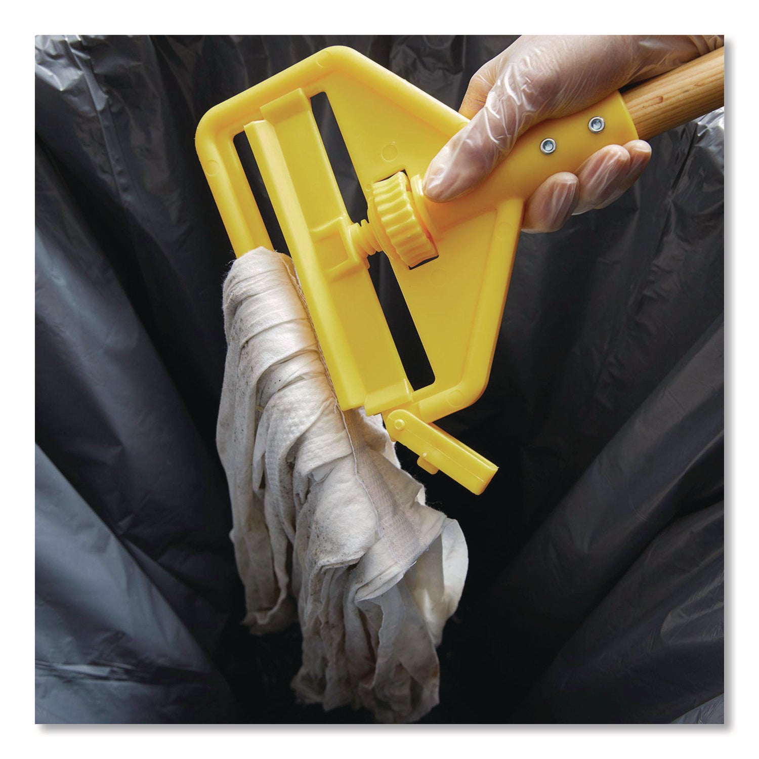 Rubbermaid® Commercial Invader Wood Side-Gate Wet-Mop Handle, 54", Natural/Yellow