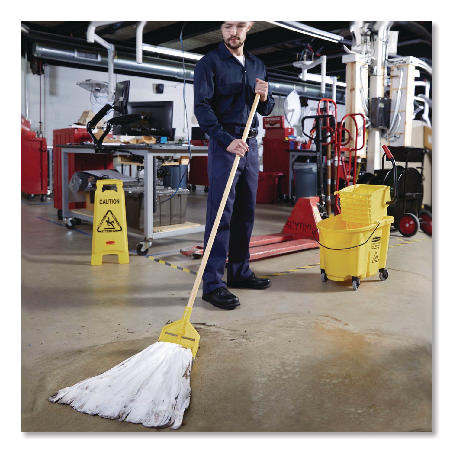 Rubbermaid® Commercial Invader Wood Side-Gate Wet-Mop Handle, 54", Natural/Yellow