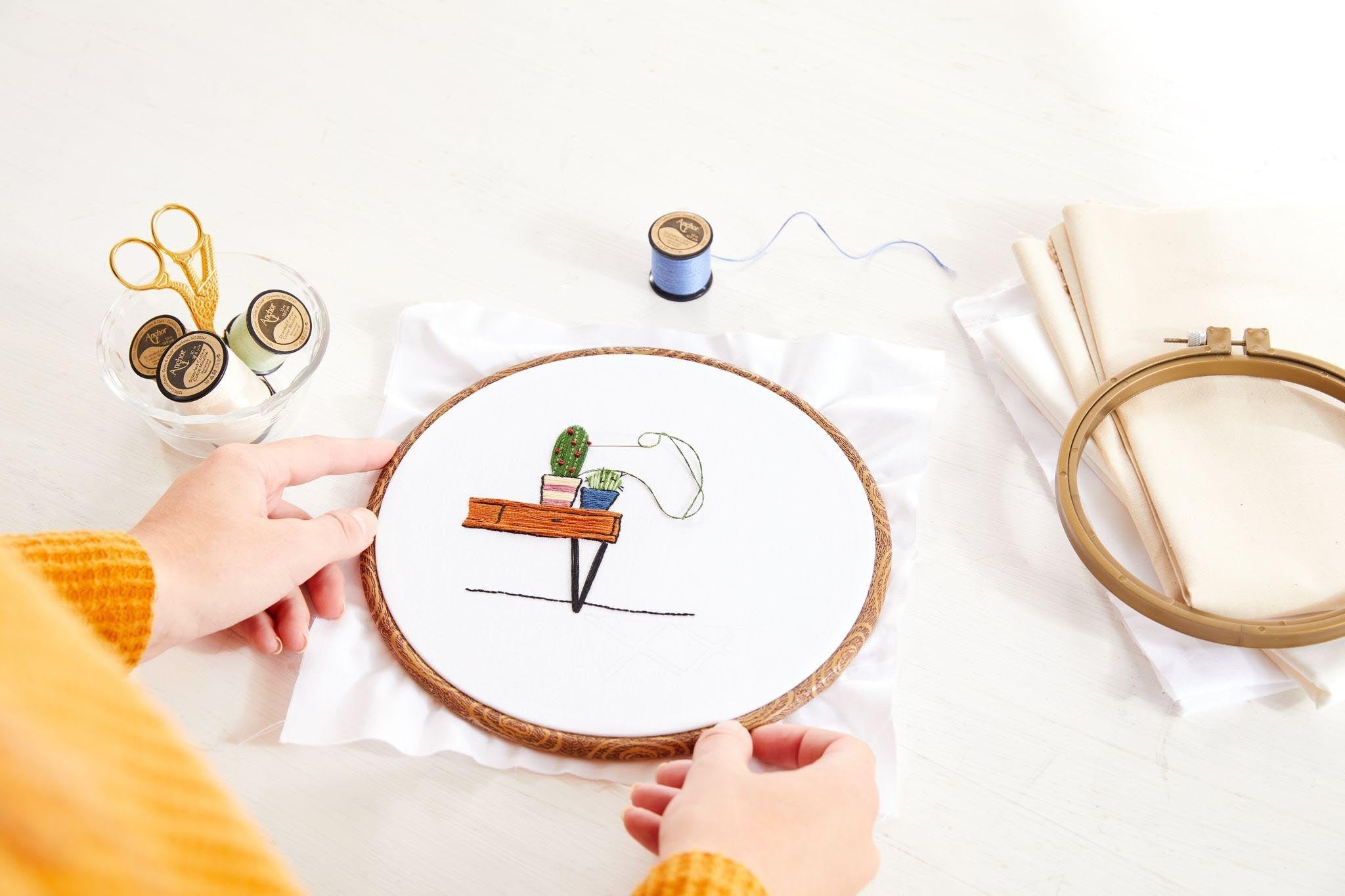 Anchor Faux Wood Round Embroidery Hoop 6"